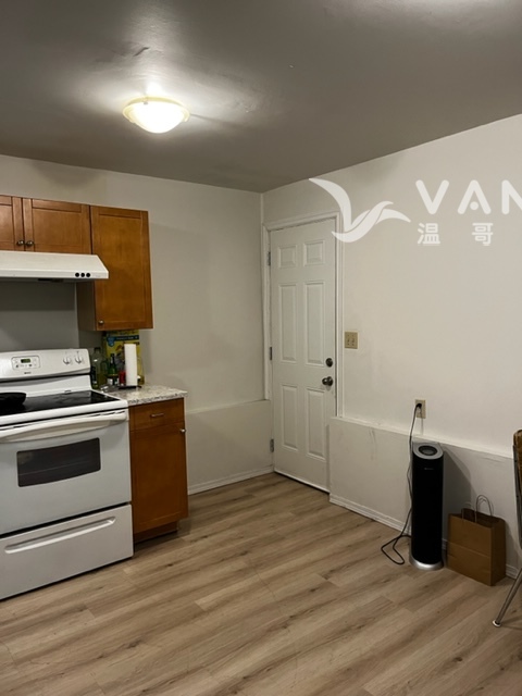 260818213117_29-2 dining and kitchen 2.jpg